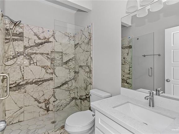 4th image of 2512 E Israel Ave #1