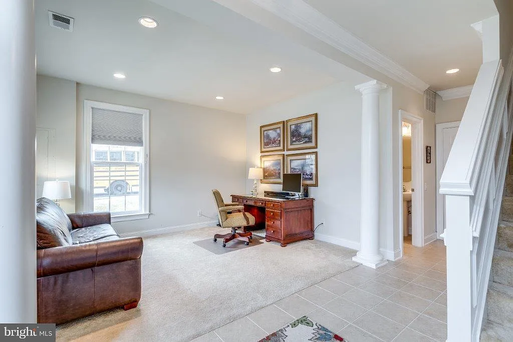 3 bed, 3.5 bath, 2020 sqft, $3,000 — Photo 2