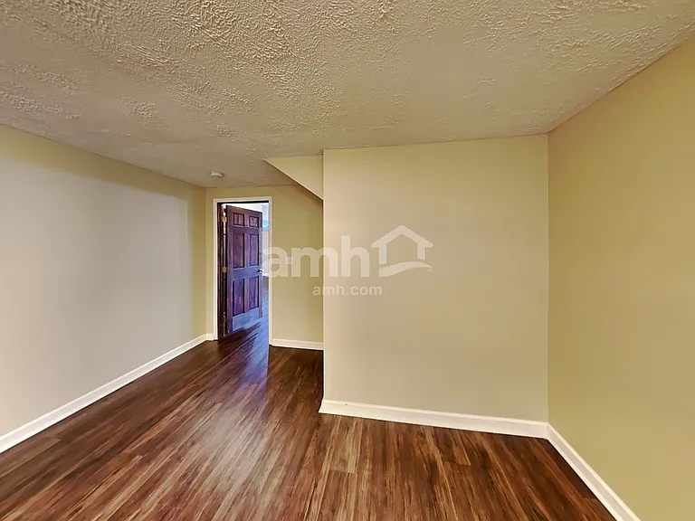 5469 Boucher Dr — Photo 18