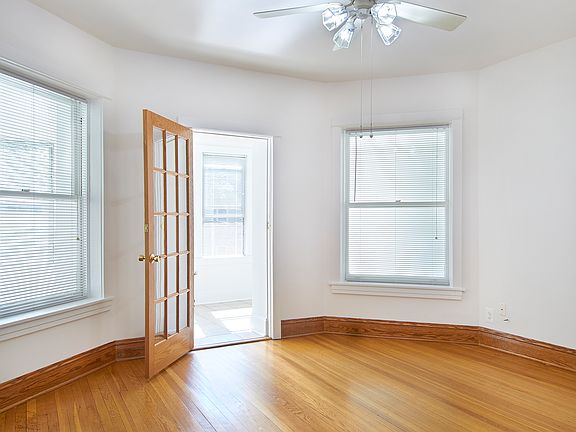 3rd image of 5615 N Winthrop Ave APT 2R