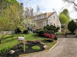 21 McGregor Rd, Falmouth, MA 02543