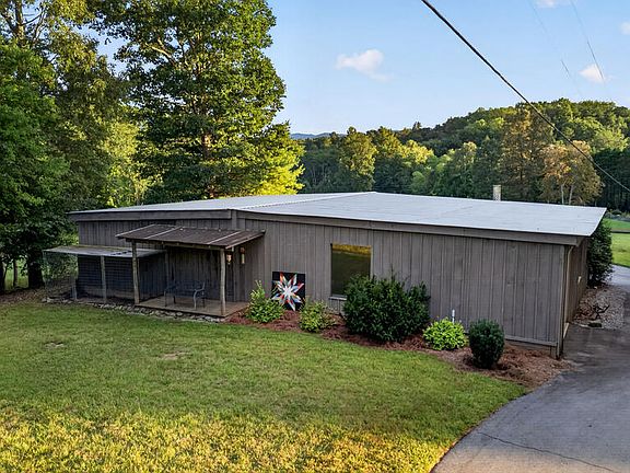 5th image of 210 W Pierceville Rd