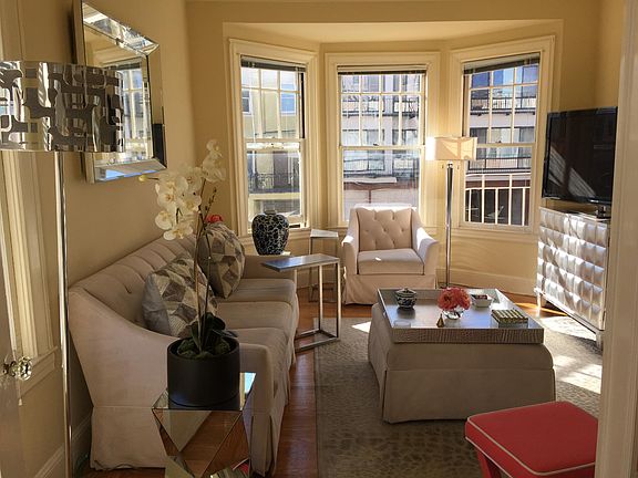 2nd image of 3130 Broderick St #202