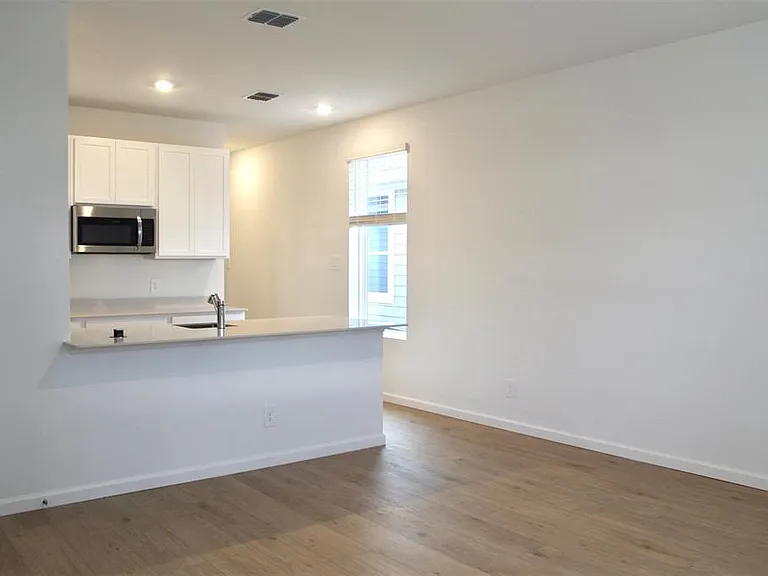 A-4359 Vibernum Avenue — Photo 2