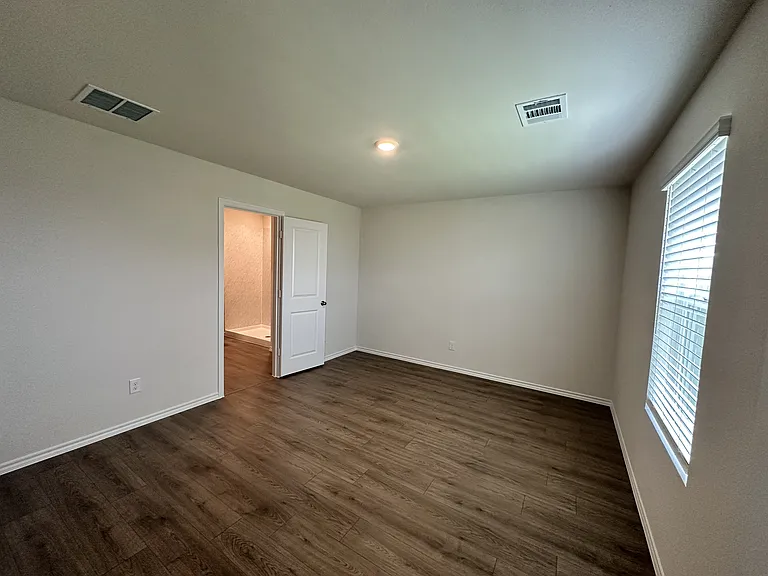 1128 Northfield Dr — Photo 9