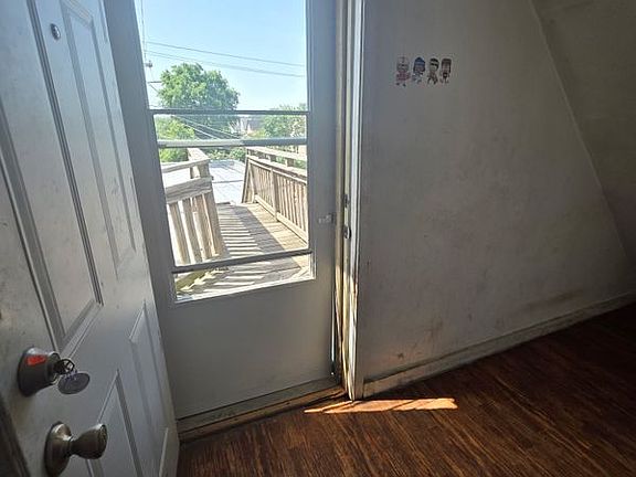 3rd image of 1947 W Marquette Rd Floor 3