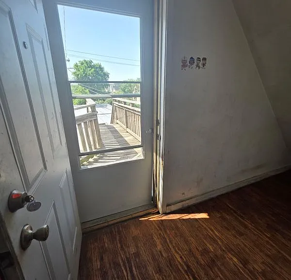 1947 W Marquette Rd #3 — Photo 3
