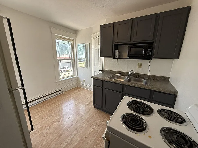 106 W Stroud St #2 — Photo 4