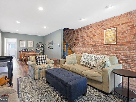 3rd image of 1111 W 9th St
