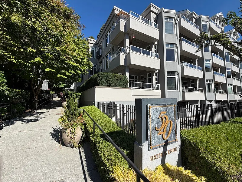 520 6th Ave #1002