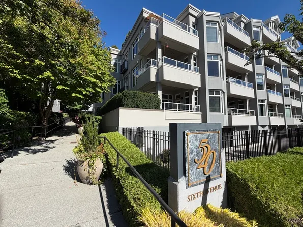 520 6th Ave APT 1002, Kirkland, WA 98033