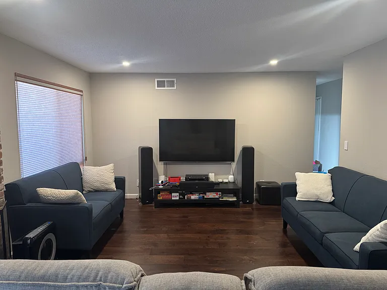 909 Henderson Ave — Photo 3