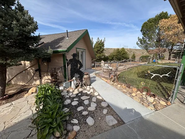 13633 Summit Valley Rd, Hesperia, CA 92345