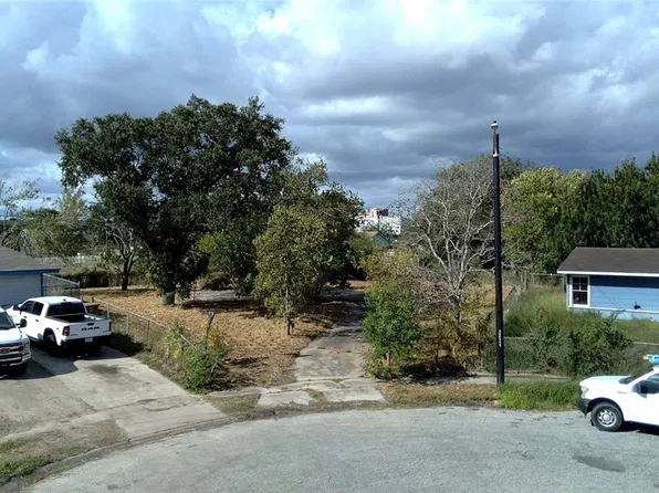 1013 Dona Dr, Corpus Christi, TX 78407