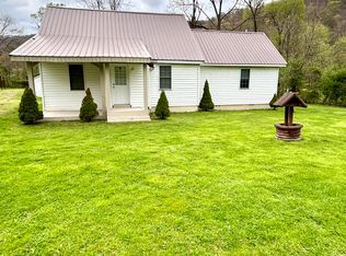 67 Theatre Rd, Kincaid, WV 25119