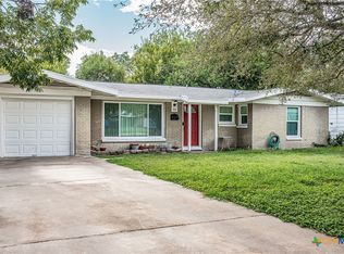 216 Bowie St, Port Lavaca, TX 77979