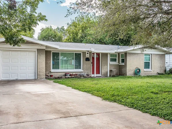 216 Bowie St, Port Lavaca, TX 77979