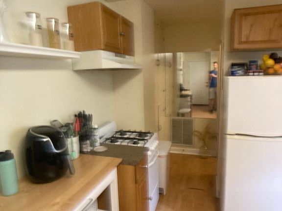 4th image of 2151 N Bell Ave APT 1R