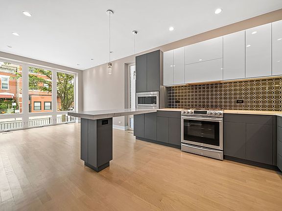 3rd image of 1756 W Cullerton St #1