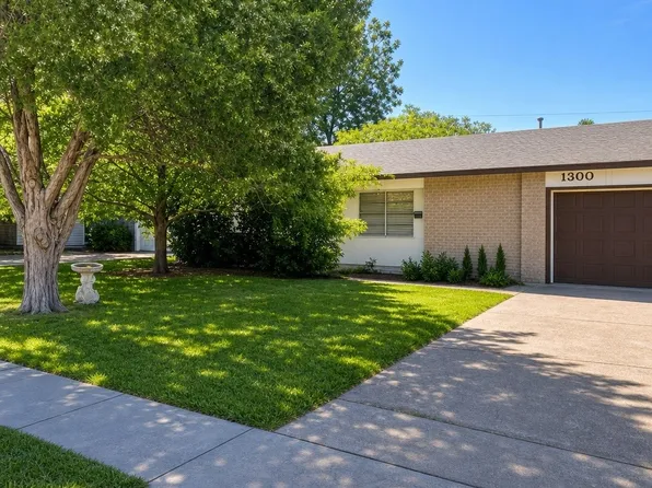 1300 Meadowcrest Dr, Plano, TX 75075