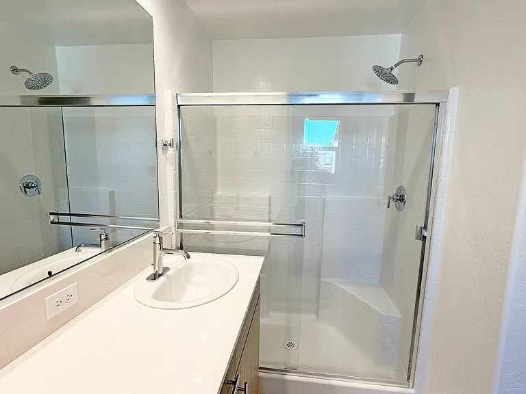 2nd Bathroom, upstairs