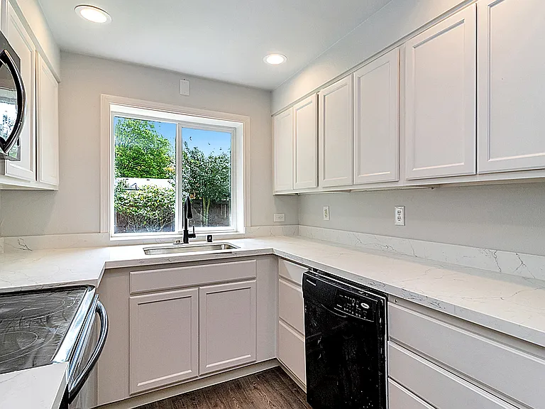2325 Cherry Rd #B — Photo 3