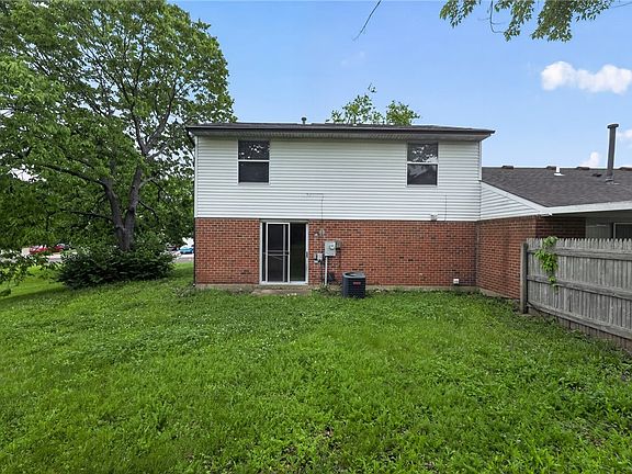 2nd image of 9455 Arboridge Ln