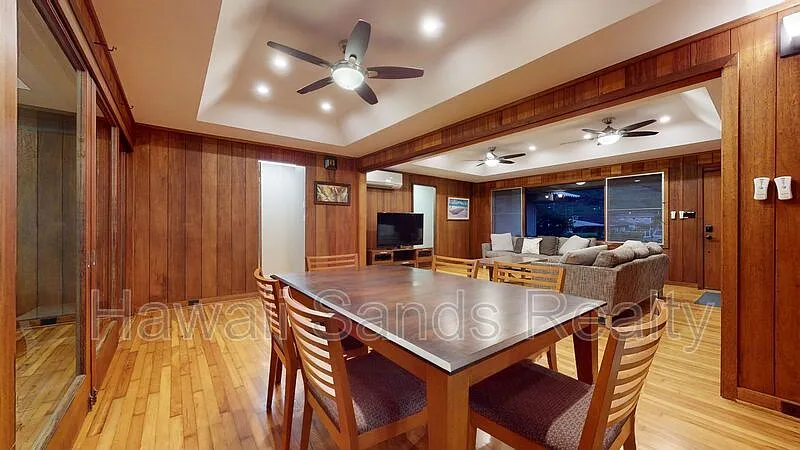 4 bed, 2.0 bath, 2300 sqft, $6,000 — Photo 4