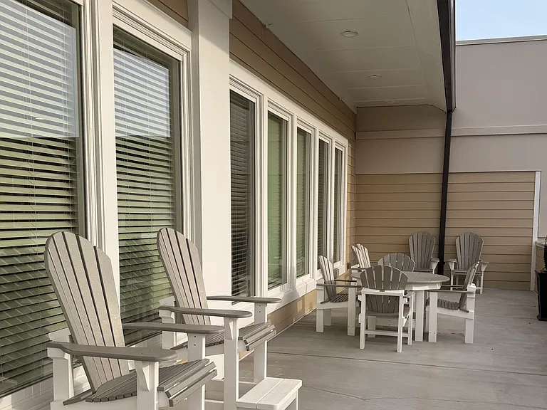 Manor on the Green Apartments — Photo 10