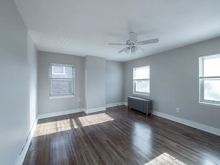 514-516 McCully St — Photo 9