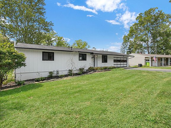 2nd image of 1176 Cambridge Pl