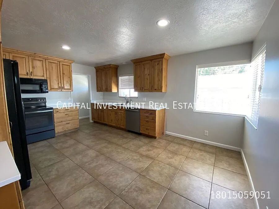 **Half Off August Rent Beautiful Home In Sugar House! Available Now! — Photo 3