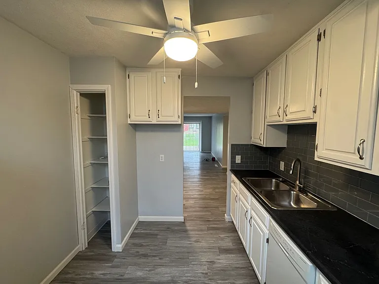 6590 Chaffee Ct — Photo 8