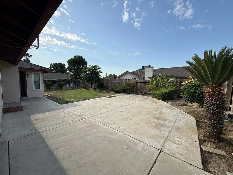 5801 Baywood St — Photo 14