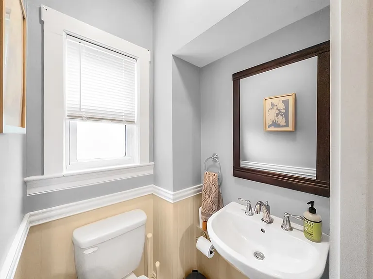 18 Alberta St — Photo 13