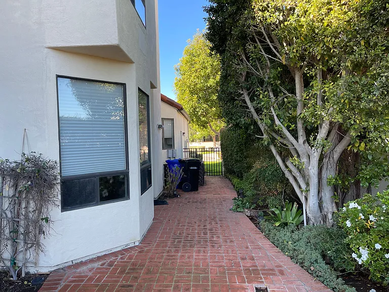 12023 Versailles Ct — Photo 19