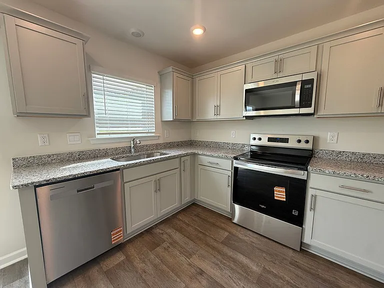 3913 Falcon Ct NW — Photo 7