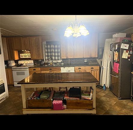 2nd image of 1618 Lake Spring Rd