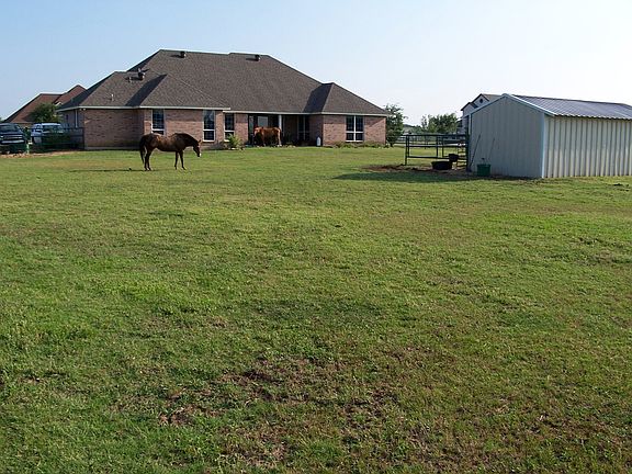 5th image of 1001 Blue Roan Ln