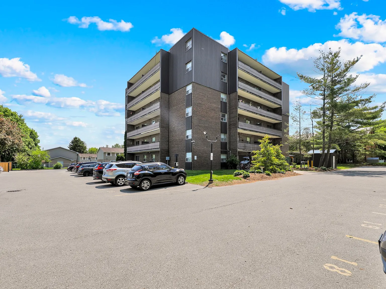 Park Tower Apartments — Photo 3