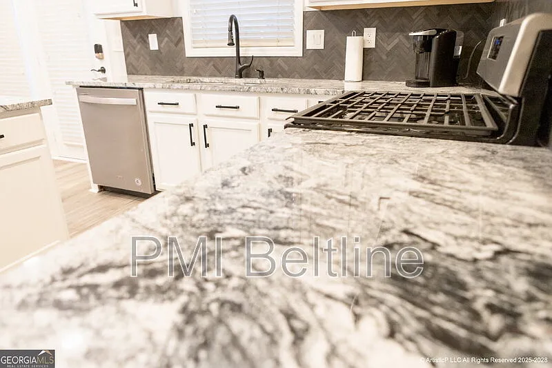 3 bed, 2.5 bath, 2181 sqft, $2,750 — Photo 4