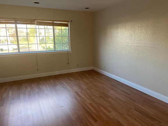 3rd image of 888 Mangrove Ave