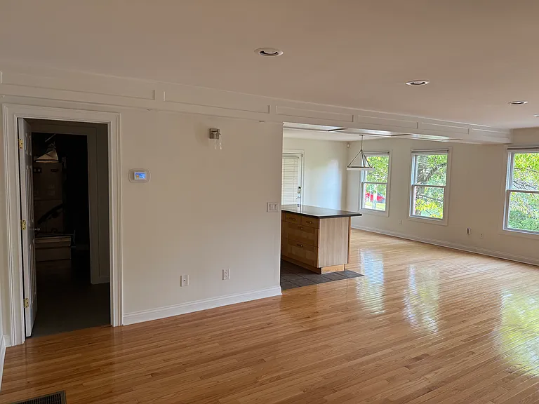 324 Mulberry St — Photo 4