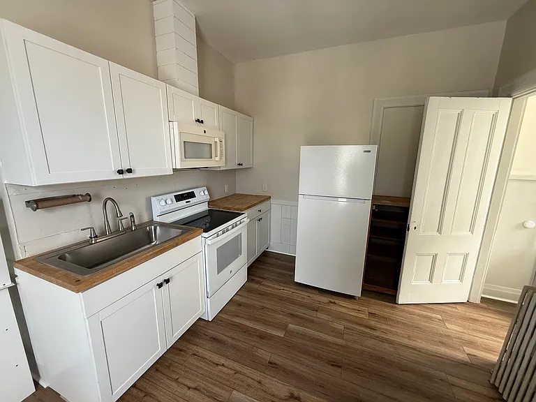 33 Pitt St #2 — Photo 2