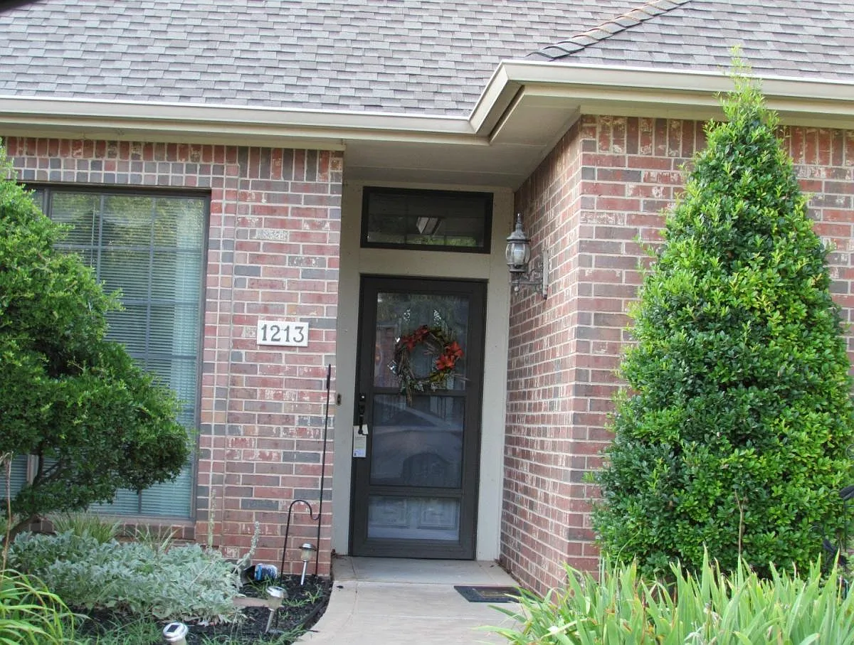 1213 Olde North Place — Photo 2