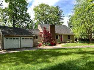 7 Edgewood Rd, Southborough, MA 01772