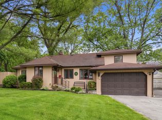 904 Glendale Rd, Glenview, IL 60025