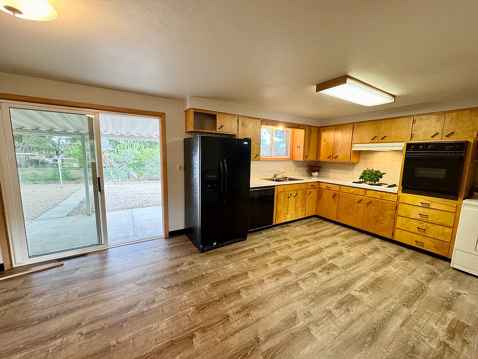 1718 N Empire Ave #1718