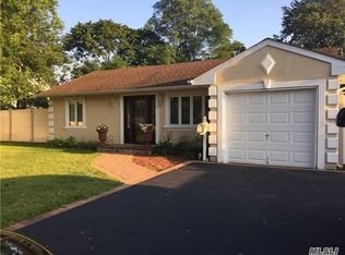 10 Ridgewood St, Bay Shore, NY 11706