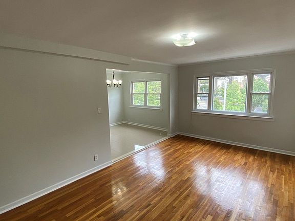3rd image of 2120 Hoyt Ave S #3